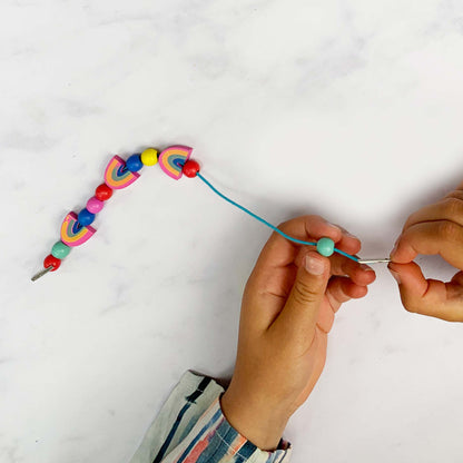 Kit de fabrication de bracelets arc-en-ciel et fleurs