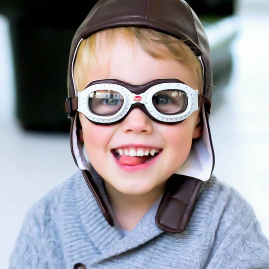 Bonnet et lunettes de pilote de course